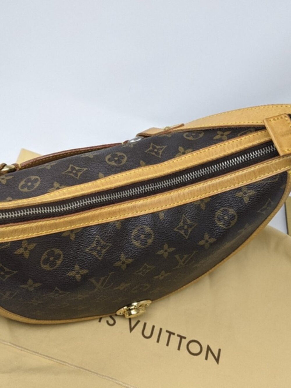 Louis Vuitton Tulum GM Monogram Canvas bag - Picture 7 of 12